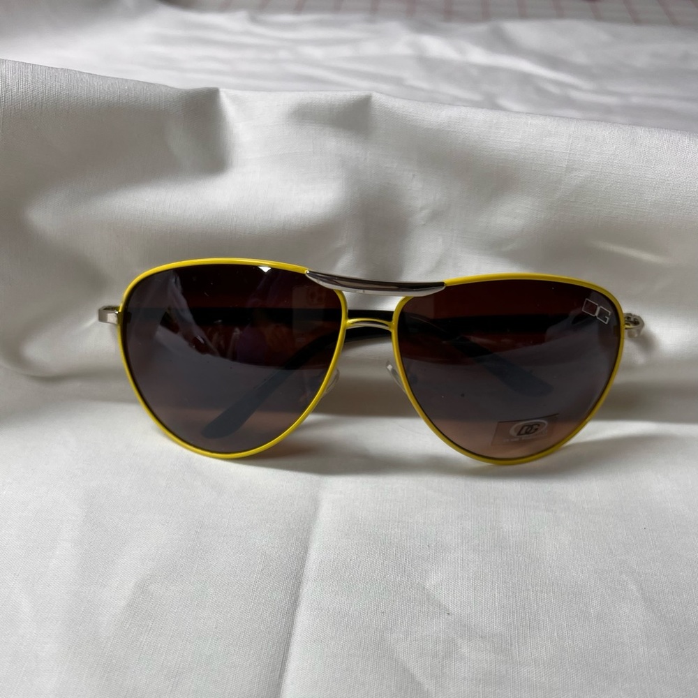 Aviator sunglasses yellow frame UV protection